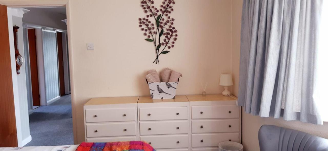 The Hermitage Private Detached Bungalow Villa Rhyl Buitenkant foto