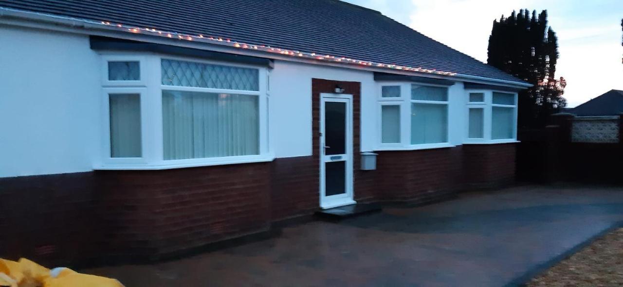 The Hermitage Private Detached Bungalow Villa Rhyl Buitenkant foto