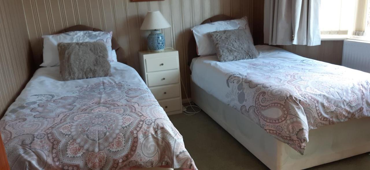 The Hermitage Private Detached Bungalow Villa Rhyl Buitenkant foto