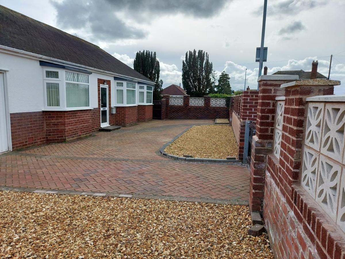 The Hermitage Private Detached Bungalow Villa Rhyl Buitenkant foto