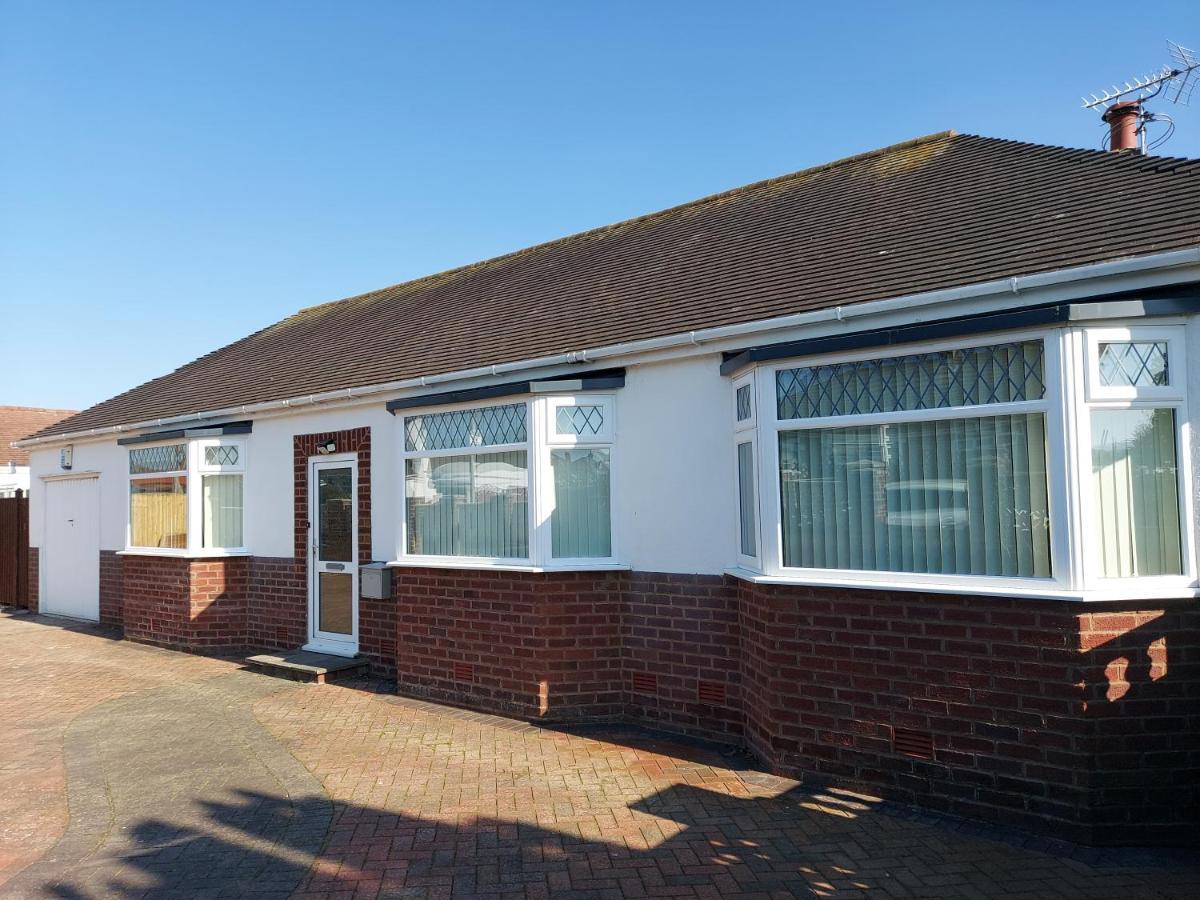 The Hermitage Private Detached Bungalow Villa Rhyl Buitenkant foto