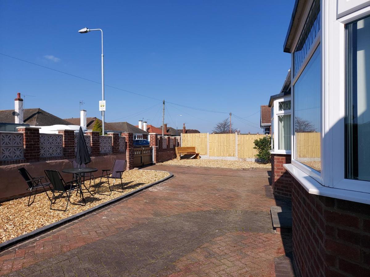 The Hermitage Private Detached Bungalow Villa Rhyl Buitenkant foto